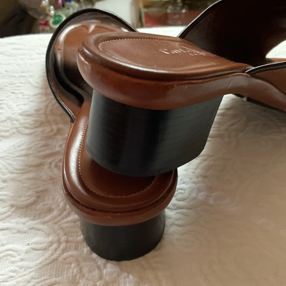 COLE HANN COUNTRY NEVER WORN/NWOTS SLIDE SZ 7 1/2 COGNAC/BLACK 1 1/2” HEEL - Picture 8 of 10